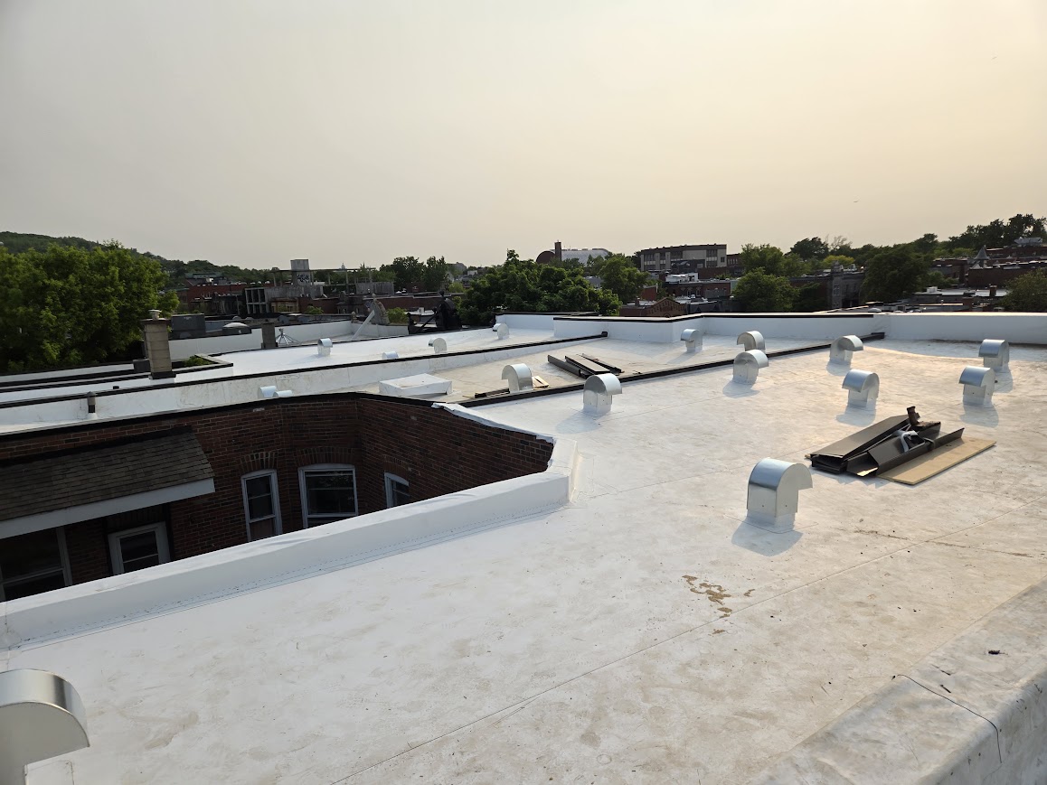 Toit blanc multi-niveaux Montréal